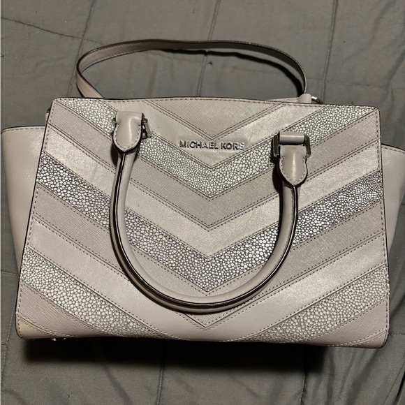 Michael Kors Handbags - MICHAEL KORS Gray Chevron Selma Crossbody Handbag